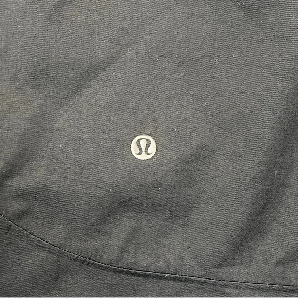 lululemon Rain Seeker Jacket Vintage 2018 Black Waterproof Removable Hood size 4 - Picture 6 of 6